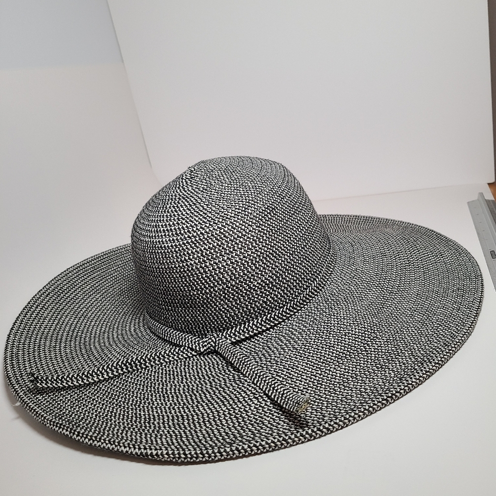Chic Monochrome Women's Wide Brim Hat